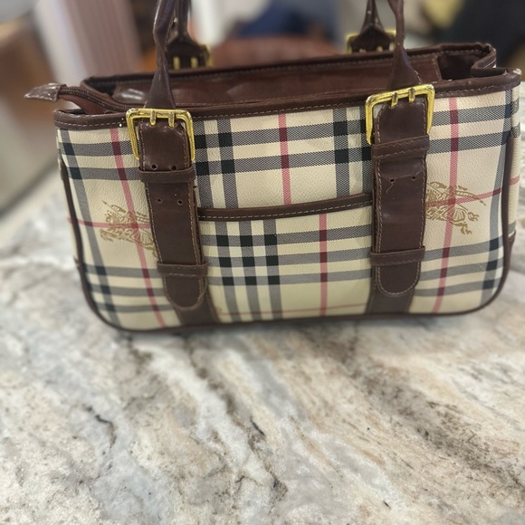 Gorgeous GUC true vintage Burberry tote - Picture 8 of 10